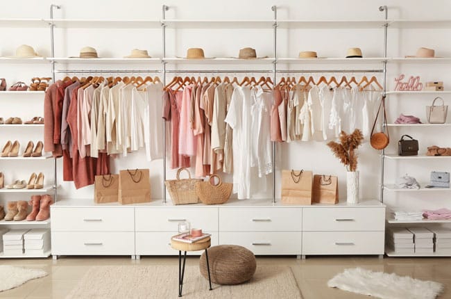 Cómo organizar un almacén de ropa